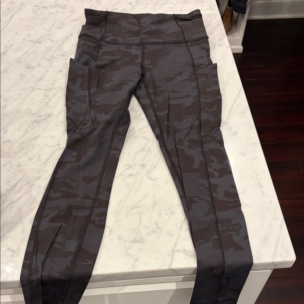 Lululemon Athletica Gray Camouflage Leggings size 4